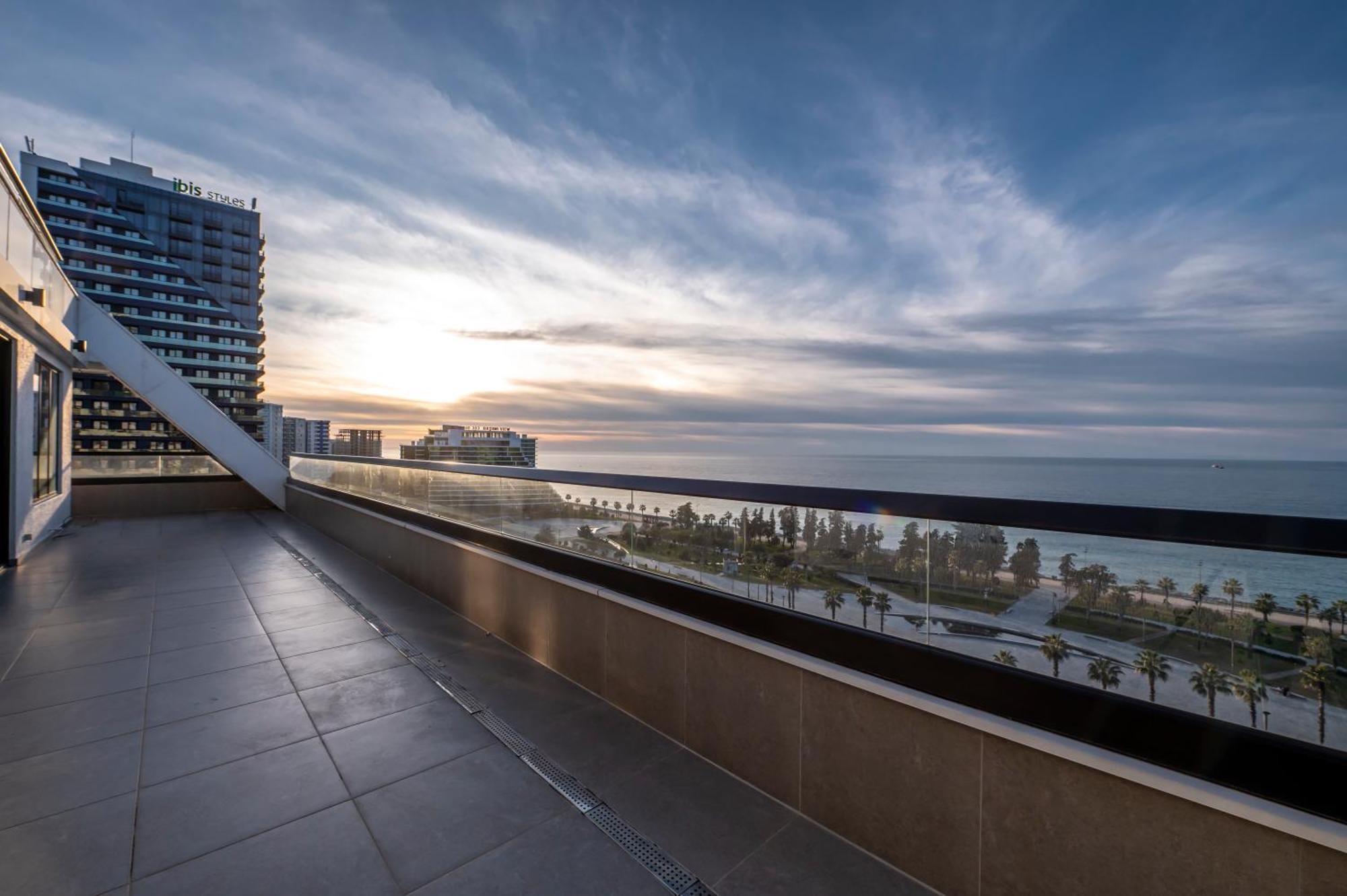 The Grandeur Hotel Batumi Exterior photo