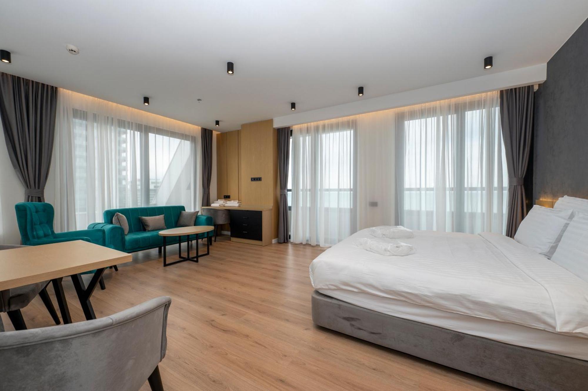 The Grandeur Hotel Batumi Exterior photo
