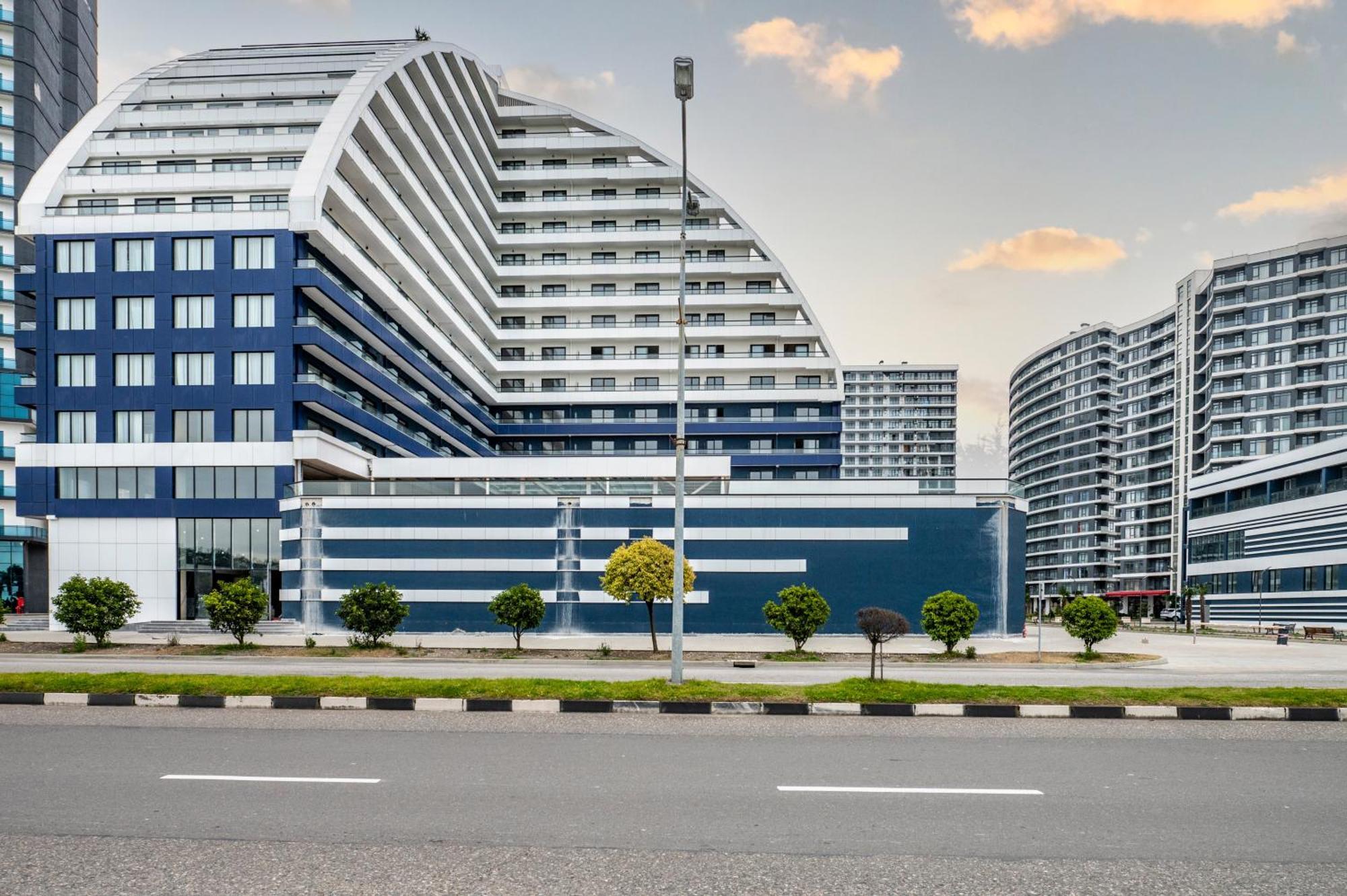The Grandeur Hotel Batumi Exterior photo