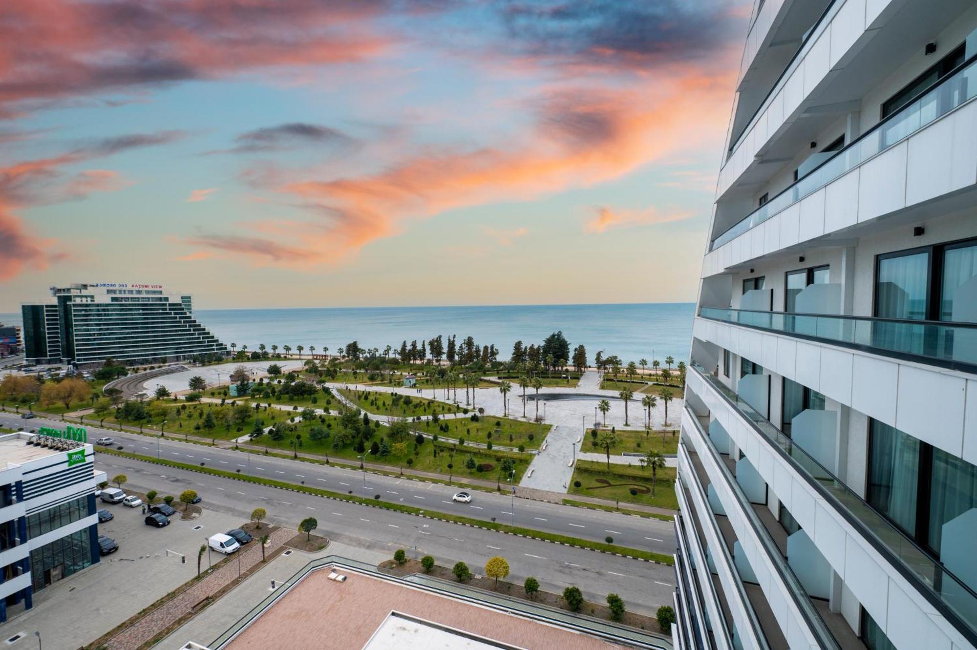 The Grandeur Hotel Batumi Exterior photo