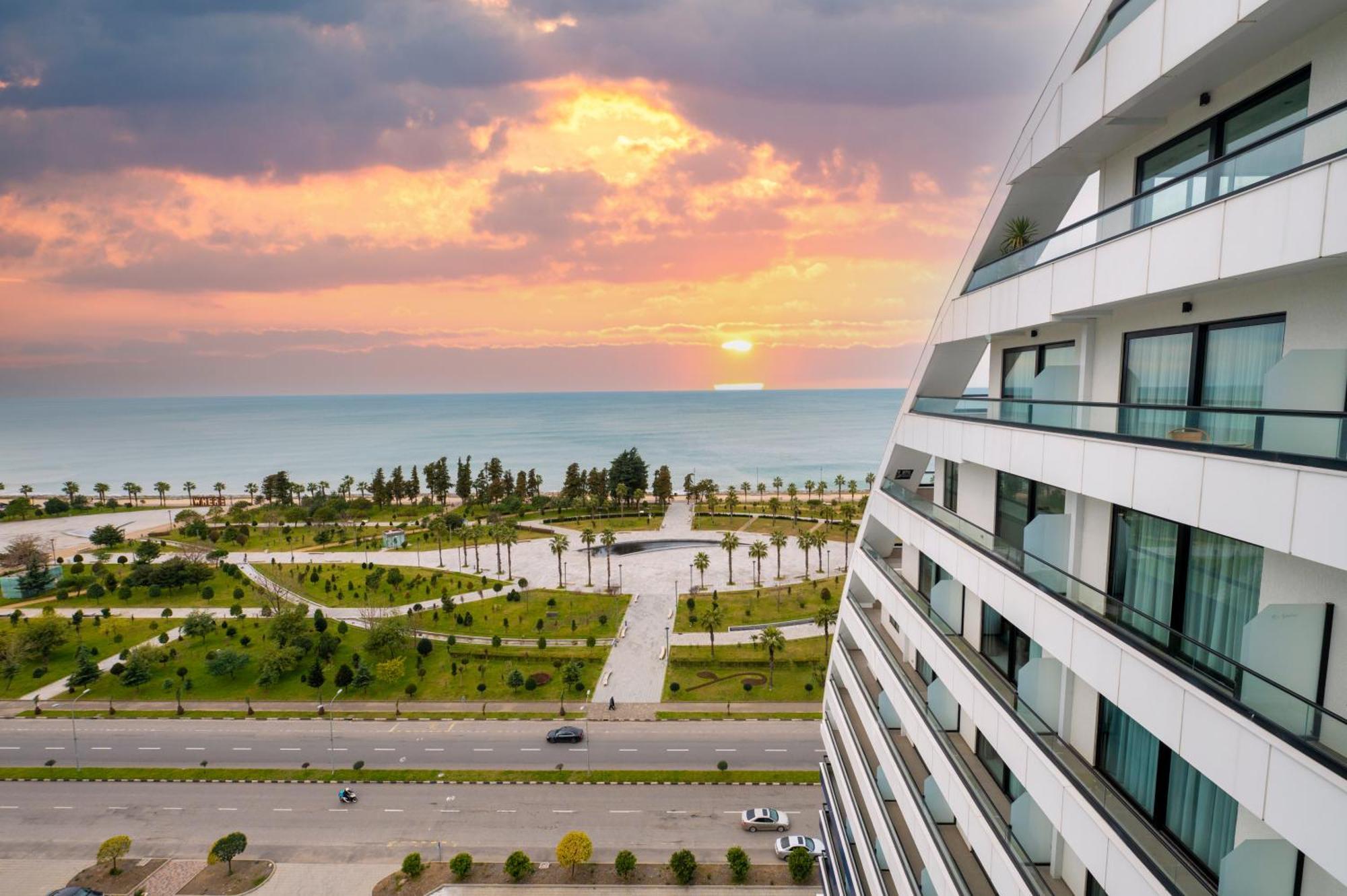 The Grandeur Hotel Batumi Exterior photo