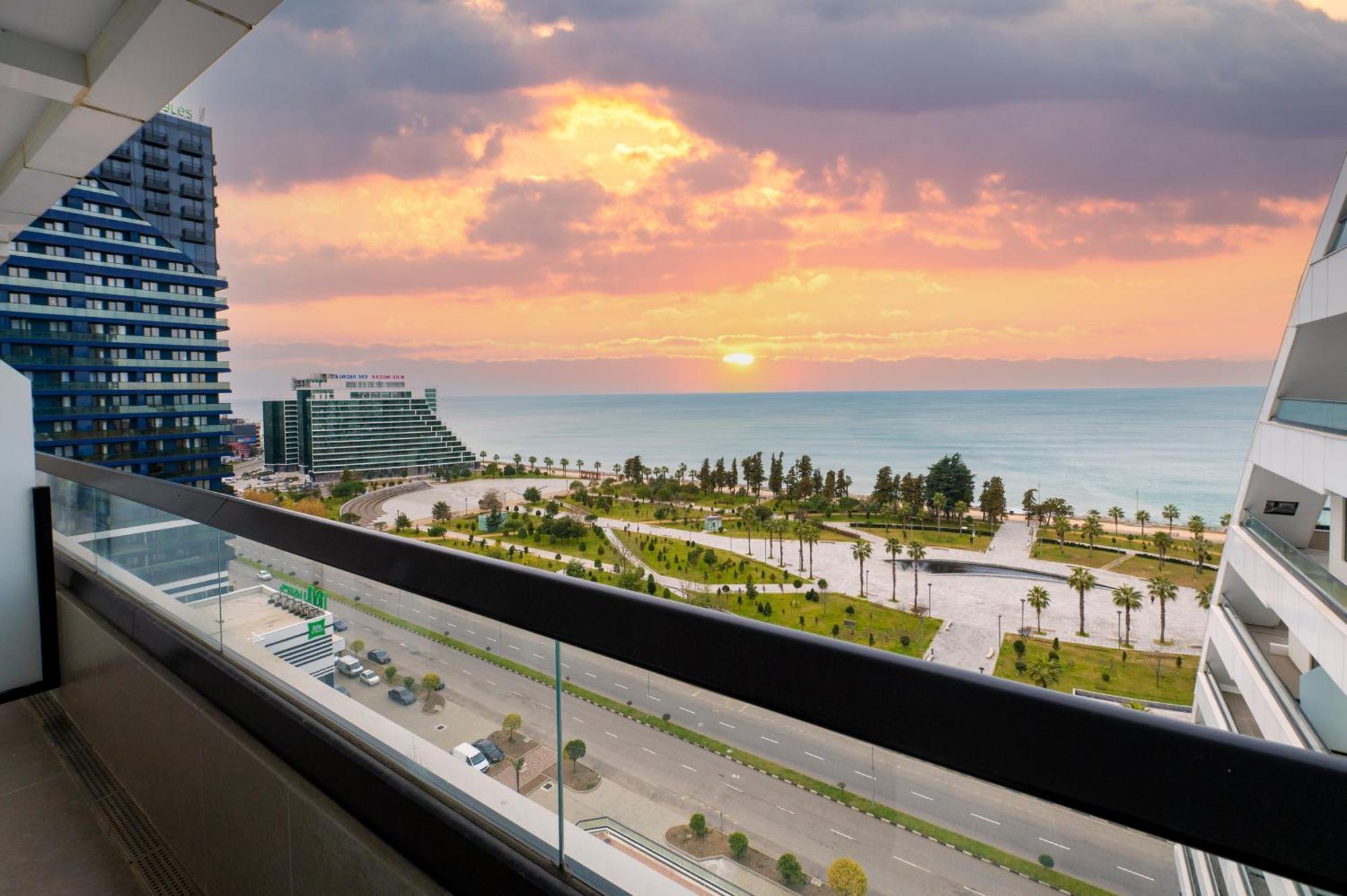 The Grandeur Hotel Batumi Exterior photo