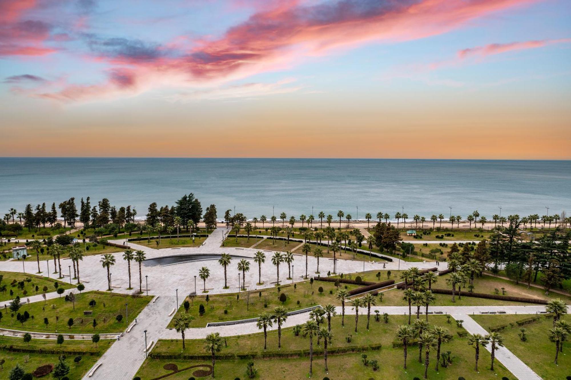 The Grandeur Hotel Batumi Exterior photo