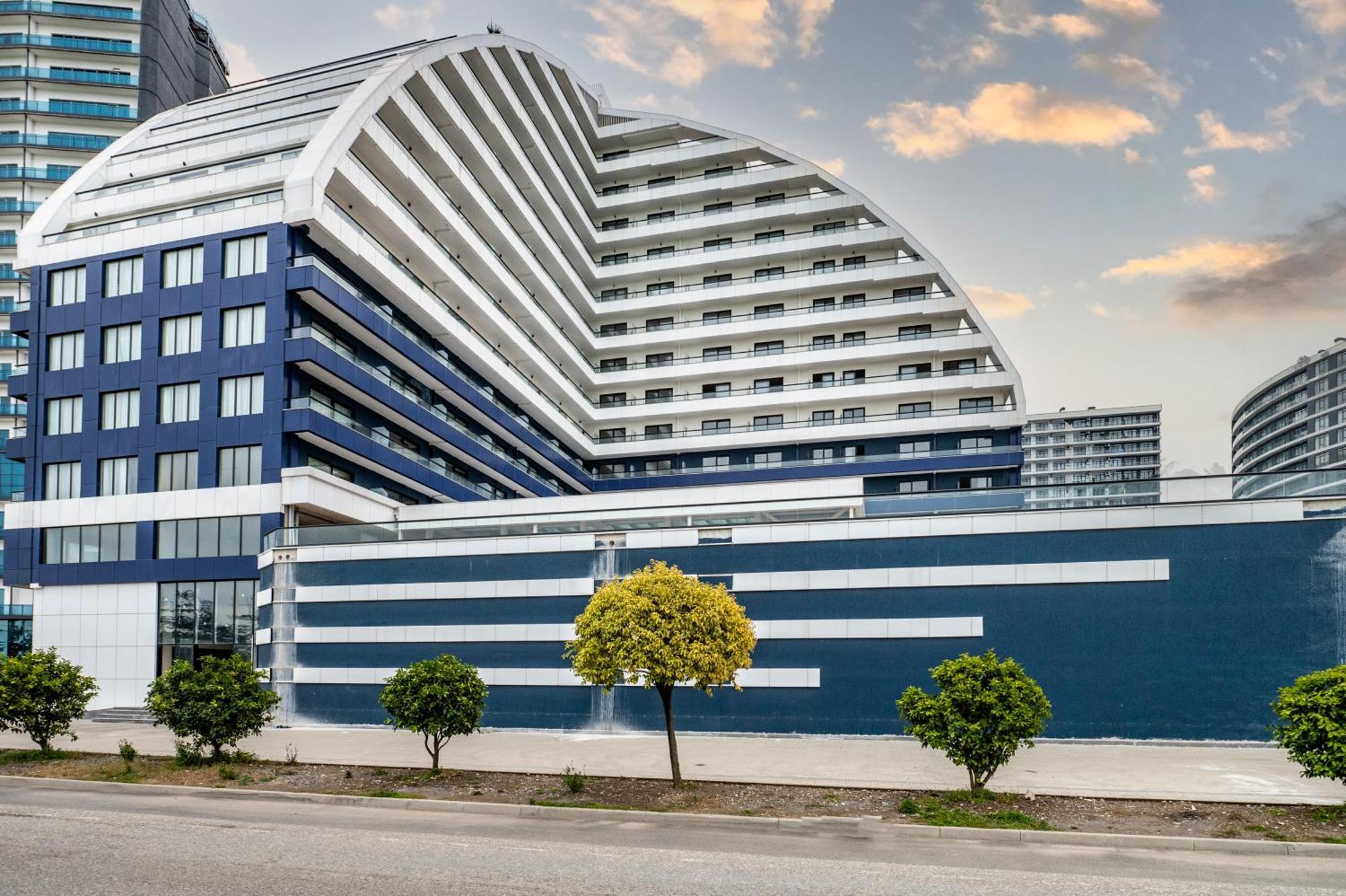 The Grandeur Hotel Batumi Exterior photo
